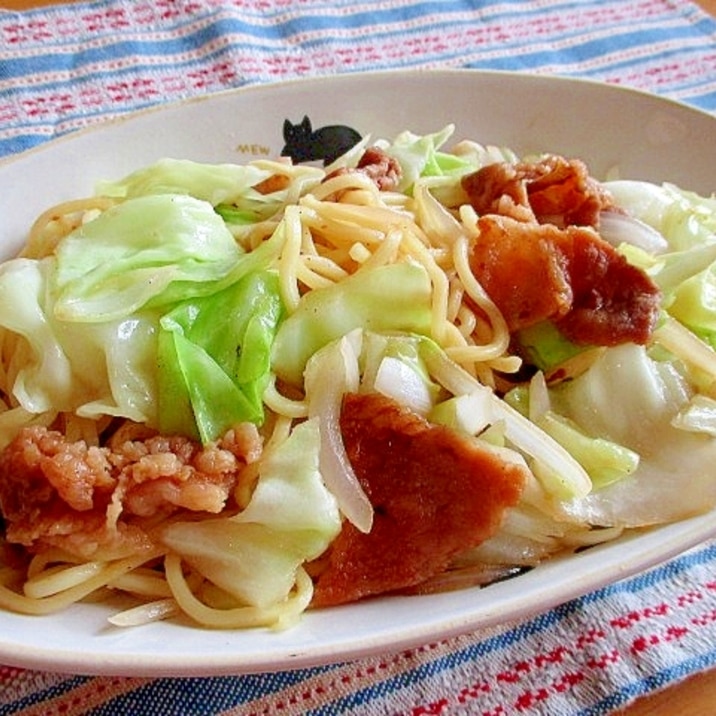 豚肉の生姜焼きが余ったら！アレンジ塩焼きそば♪